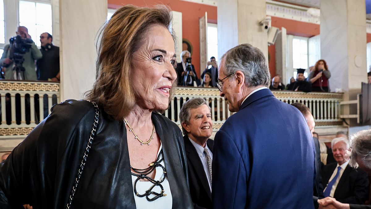 Σούσουpο με την κίνηση της Ντόρας στην τελετή για Βενιζέλο - Έκανε τον Σαμαρά να «φύγει» άμεσα