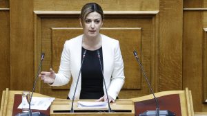 EKTAKTO για Ειρήνη Αγαπηδάκη – Μεταφέρθηκε από την Βουλή στον Ευαγγελισμό – Η κατάσταση της