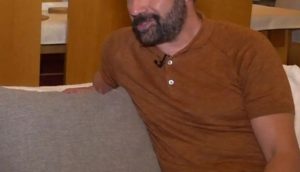 Πασίγνωστος Έλληνας αποκάλυψε ότι παντρεύεται – Έκανε 3 προτάσεις γάμου στην αγαπημένη του