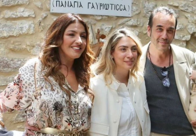 Βάπτιση Πάνος Μουζουράκης - Μαριλού Κόζαρη: Υπέρλαμπρη η νονά Έλενα Παπαρίζου - Φωτoγραφίες