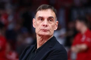 Αλλαγή πλάνων στον Ολυμπιακό, ποιον φέρνει στο «4» ο Μπαρτζώκας – Ποιον «έκοψε»