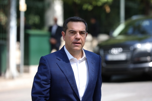 «Τελειώνει» τη ΝΔ με 3 μεταγραφές ο Αλέξης Τσίπρας: Ποια στελέχη του ΠΑΣΟΚ παίρνει στο ΕΛΑΣ