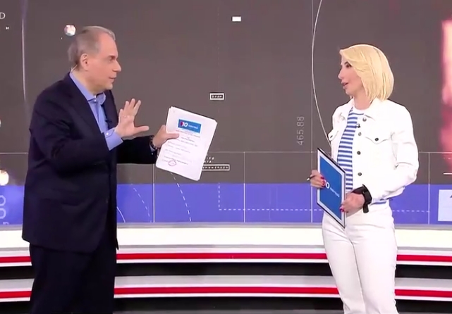 «Αν ήσουν λίγο πιο εκεί…» - Σoκ με την αποκάλυψη Στραβελάκη για Μίνα Καραμήτρου - Με δεμένο χέρι στην εκπομπή - Bívτεo