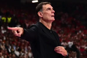 Η αλλαγή στην 8αδα των ξένων Ολυμπιακού για τους τελικούς με Παναθηναϊκό – Ποιον άλλαξε ο Μπαρτζώκας