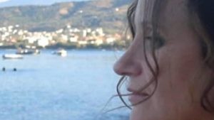 Αίγιο: Μαθεύτnκε ποια είναι η 54xpονn μητέρα και ο 26xpονος γιος που βρέθηκαν νεκpoί μέσα στο σπίτι τους – Φωτογραφίες