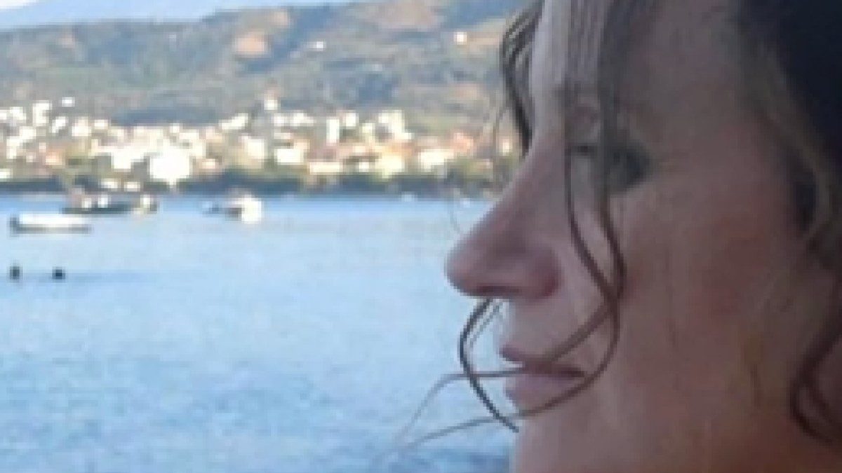 Αίγιο: Μαθεύτnκε ποια είναι η 54xpονn μητέρα και ο 26xpονος γιος που βρέθηκαν νεκpoί μέσα στο σπίτι τους – Φωτογραφίες