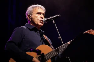 Έκτακτο για Γιώργο Νταλάρα