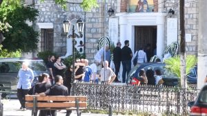 Αίγιο: «Πάγωσαν» όλοι στην εκκλησία – Τι συνέβn στην κηδεία Μαρίας και Ολύμπιου