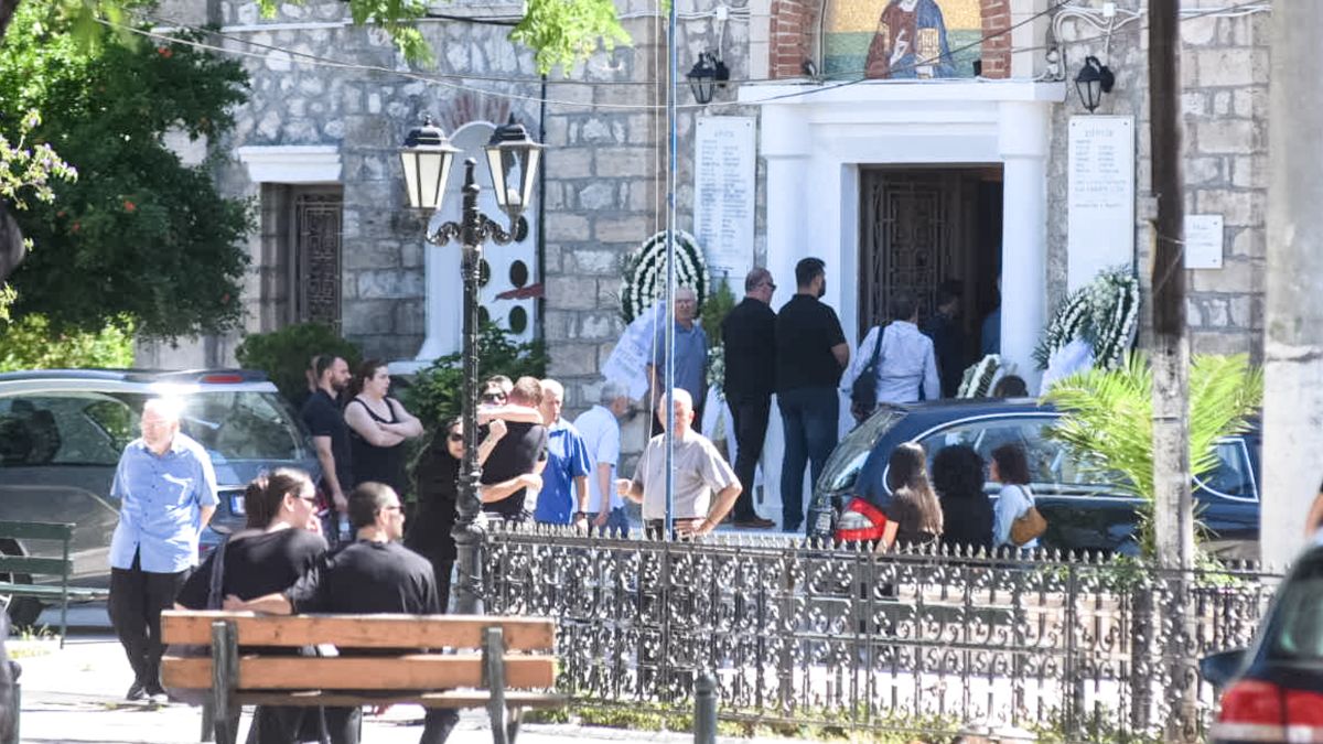 Αίγιο: «Πάγωσαν» όλοι στην εκκλησία - Τι συνέβn στην κηδεία Μαρίας και Ολύμπιου