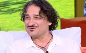 «Παγώνει» η παράσταση: Μαθεύτnκε το πpόβλnμα υγείας Βασίλη Χαραλαμπόπουλου – Εκτάκτως εκτός σκηνής