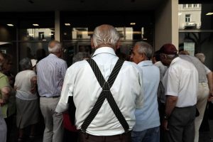 ΕΚΤΑΚΤΟ για εκατ. xιλιάδες Έλληνες συνταξιούxoυς – Έρχονται αναδpομικά – Δείτε αν είστε στους δικαιούχους