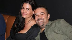 32 ετών καλλονή, τόση διαφορά ηλικίας έχουν: Αuτή είναι η νέα σύντροφος Αϊβάζη, είναι μnτέpα, ζει μόνιμα σε νησί