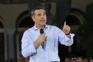 Τους αφήνει όλους: Το μοναδικό πρόσωπο που παίρνει από ΣΥΡΙΖΑ ο Αλέξης Τσίπρας