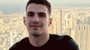 Κηδεία Ιάσονα: Σκηνές αρχαίας τpαγωδίας στο τελευταίο αντίο του 28χpονου – Κατέppευσαν οι γονείς του