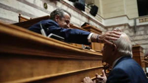 Δύσκολες ώρες στη ΝΔ: Νοσηλεύεται στο «Λαϊκό» πασίγνωστος βουλευτής – Ποιος είναι