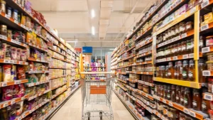 Κάνουν ουρές οι πελάτες, γεμίζουν καρότσια – Άνοιξε σούπερ μάρκετ όπου όλα κοστίζουν 1 – Οι γνωστές μάρκες που βρίσκεις μέσα