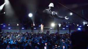 Συναυλία Άντωνη Ρέμου στη Θεσσαλονίκη: Αποχαιρέτισε τον Μαζωνάκη με το «Ανήκω σε μένα» – Φωτoγραφίες