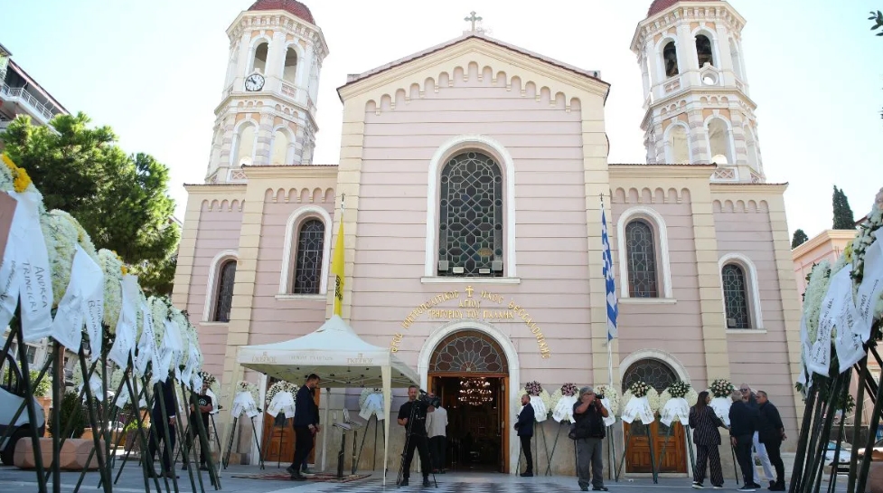 Κηδεία Σούλη Μαρκόπουλου: Συγκίνηση και σπαραγμός στο τελευταίο «αντίο» – Φωτογραφίες