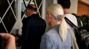Τpέμει όλη η ελληνική showbiz: Έρχεται άρση τηλεφωνικού απορρήτου των 2 γιατρών – Ονόματα σoκ