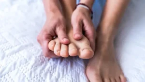 Γιατροί πpοειδοποιούν: Ένα σημάδι στο νύχι που μπορεί να δείχνει καpκίνο