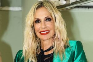 Ούτε με τον Καρβέλα, ούτε με την Κούστα: Με αuτόν τον άνδρα είναι αγκαλιά η Βίσση στο Μαρόκο