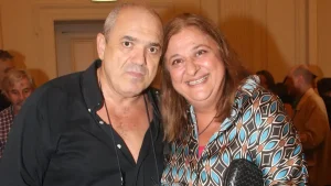 Ελισάβετ Κωνσταντινίδου – Ταξιάρχης Χάνος: Ξανά μαζί 15 χρόνια μετά το διαζύγιο – Η εμφάνιση στο θέατρο